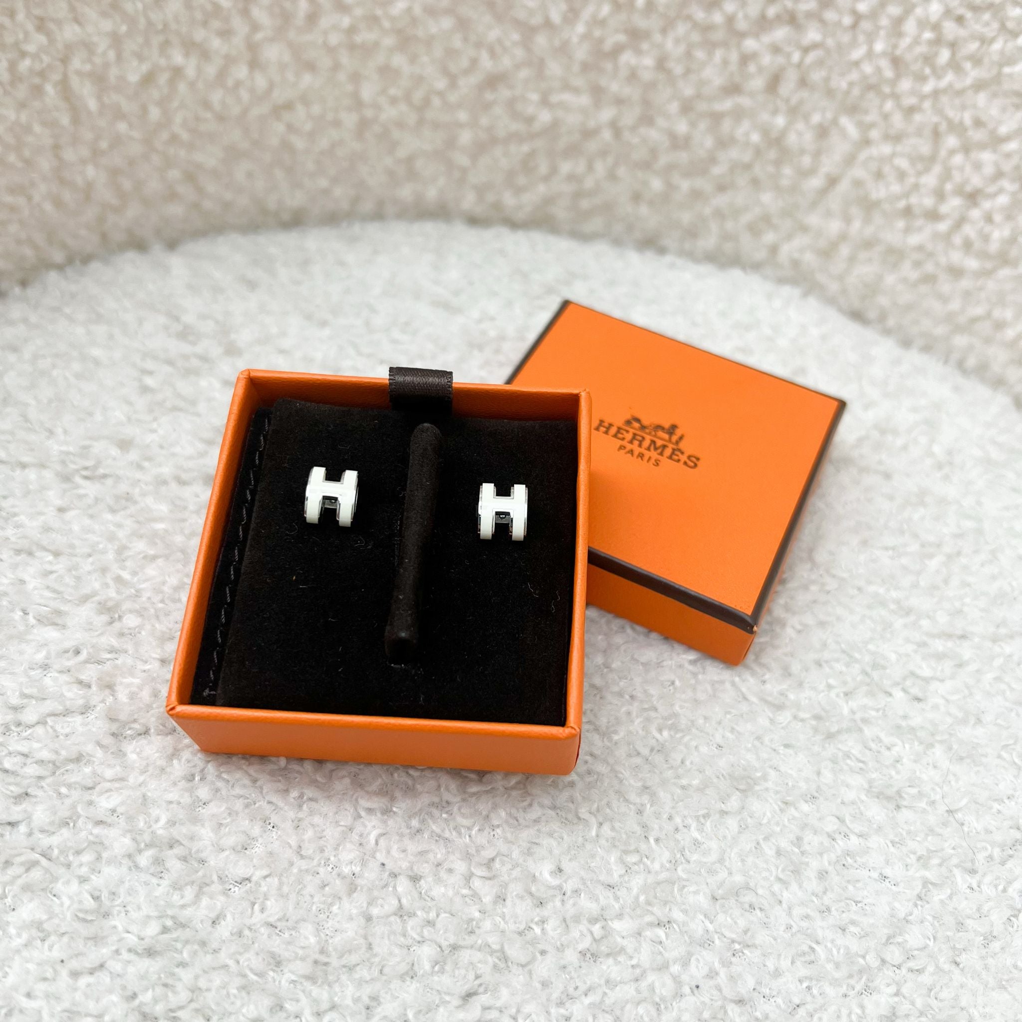 Hermes Mini Pop H Earrings in Blanc Enamel and PHW – Brands Lover