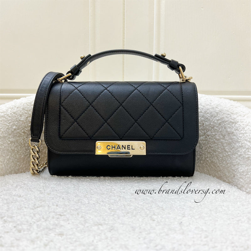 Chanel label best sale click flap bag