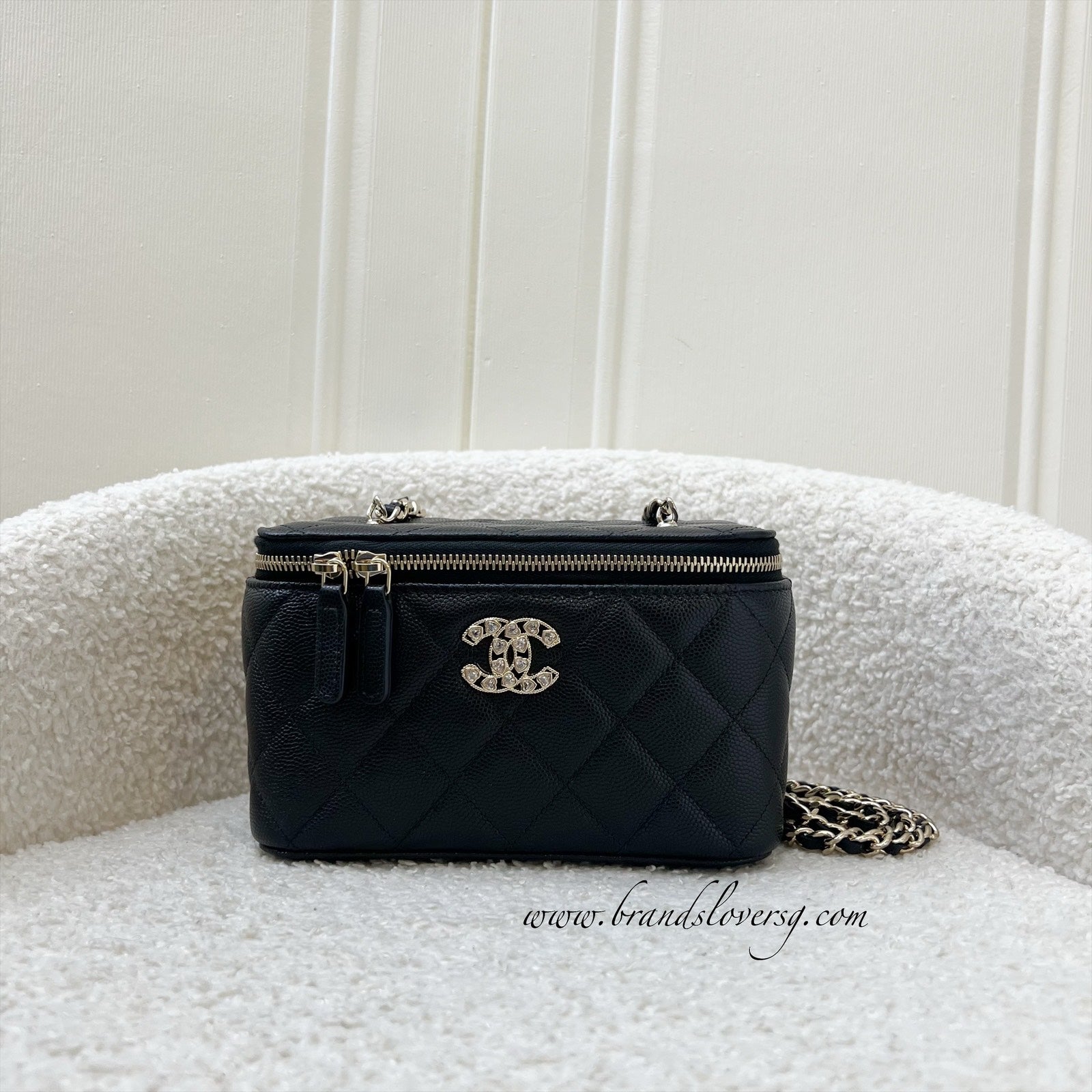 CC 25P Vanity Case 17cm Black Leather Silver Hardware 243469