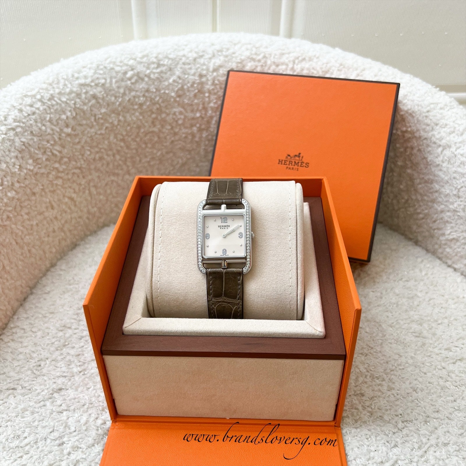 Hermes cape cod alligator diamond bazel watch small Hermes Stainless Steel Alligator Diamond Bezel Pink Mother  main image 3