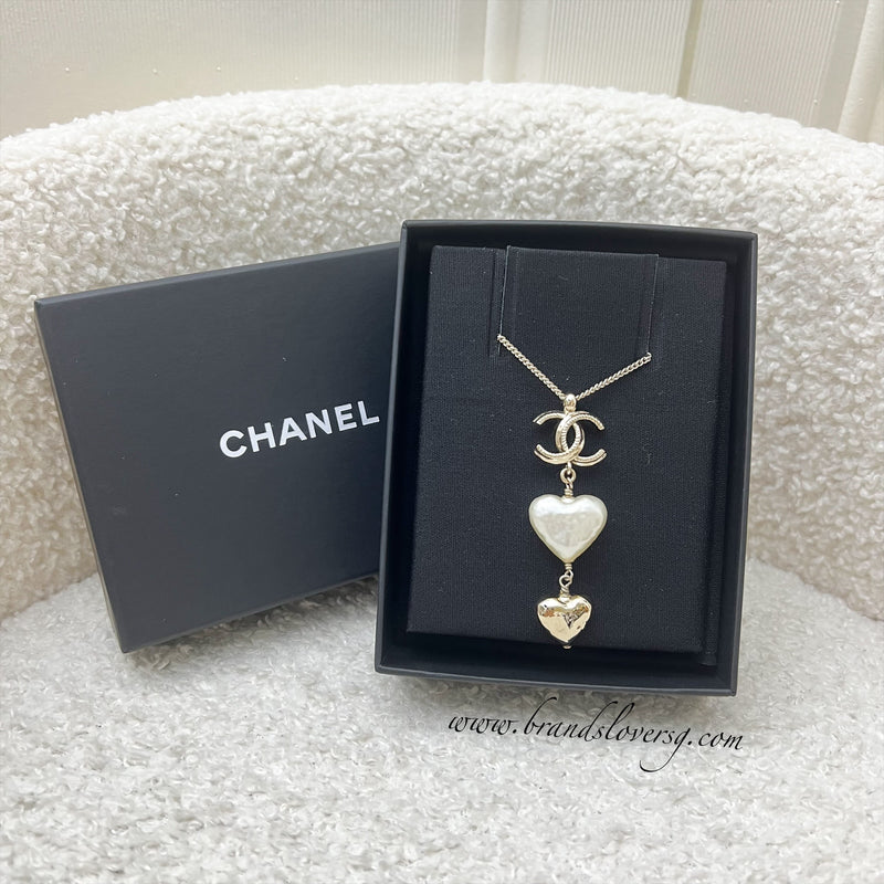 Chanel 22C CC Logo and Heart Pearl Necklace in LGHW