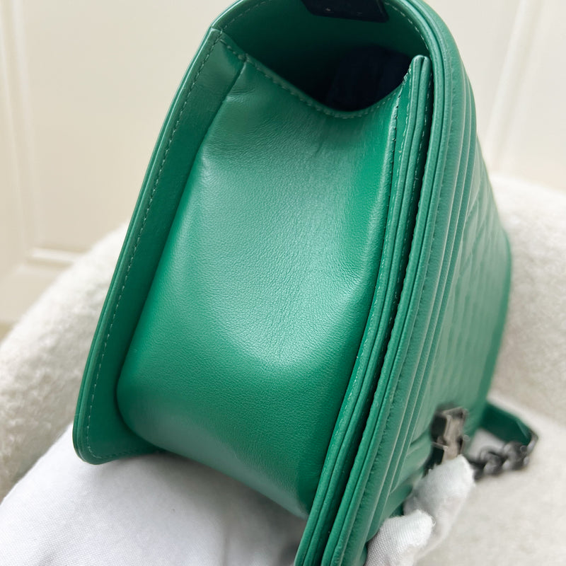 Chanel Medium 25cm Boy Flap in Green Lambskin and RGHW