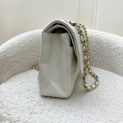 Chanel Vintage Medium Classic Flap CF in White Lambskin and 24K Plated GHW