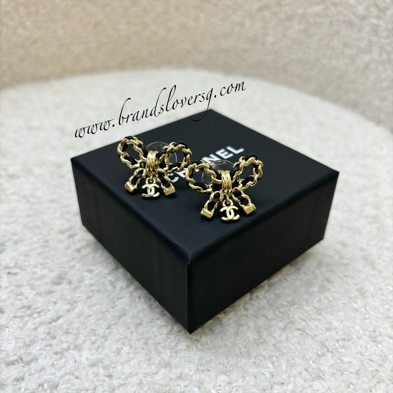 Chanel Classic Ribbon Earrings in GHW