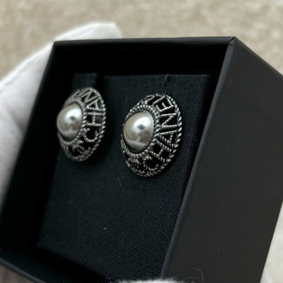 Chanel CC Round Logo Earrings with Black Pearls in BHW