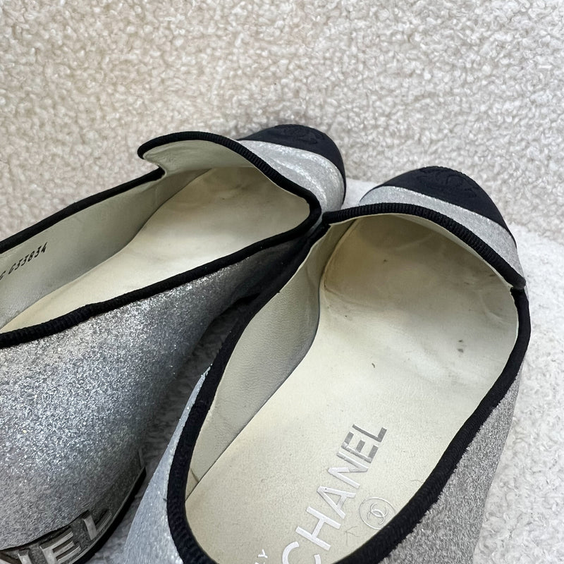 Chanel Heels in Silver Glitter Leather / Black Gosgrain Size 38