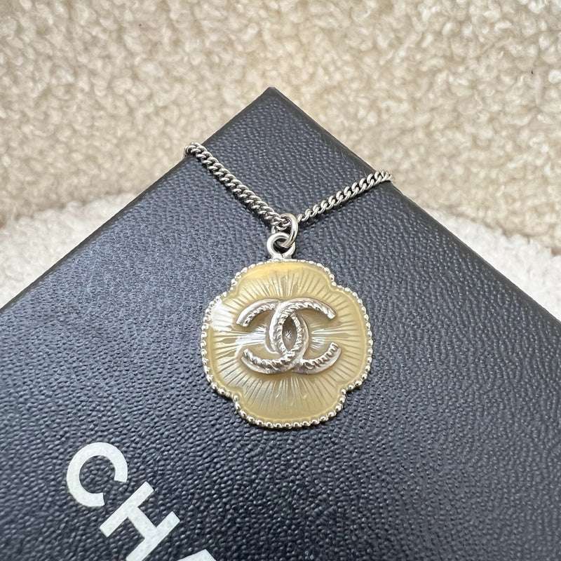 Chanel 15B Necklace with CC logo