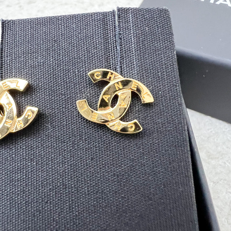 Chanel Paris Button CC Logo Earrings in Gold Tone HW