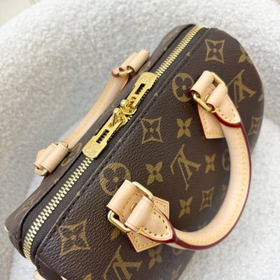 LV Speedy Bandouliere 20 in Monogram Canvas and Adjustable Beige Patterned Strap