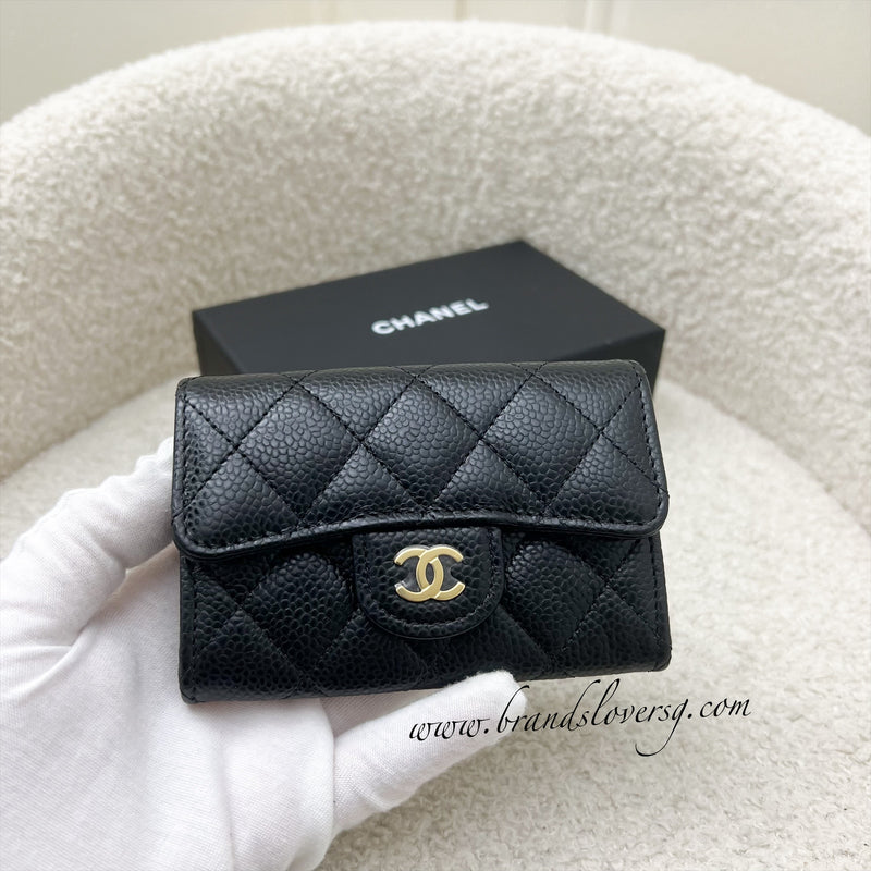 Chanel Classic Snap Card Holder in Black Caviar GHW