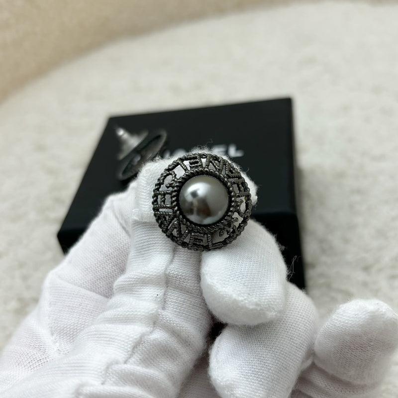 Chanel CC Round Logo Earrings with Black Pearls in BHW