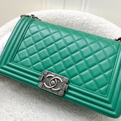 Chanel Medium 25cm Boy Flap in Green Lambskin and RGHW