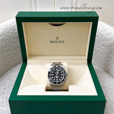 Rolex Submariner 41mm Watch with Black Dial, Black Bezel and Oystersteel Bracelet (124060)