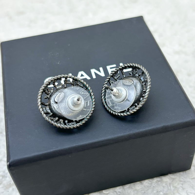 Chanel CC Round Logo Earrings with Black Pearls in BHW