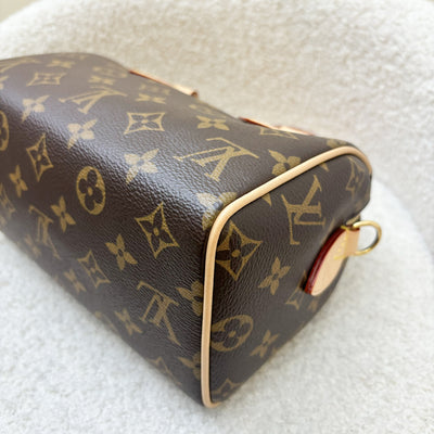 LV Speedy Bandouliere 20 in Monogram Canvas and Adjustable Beige Patterned Strap