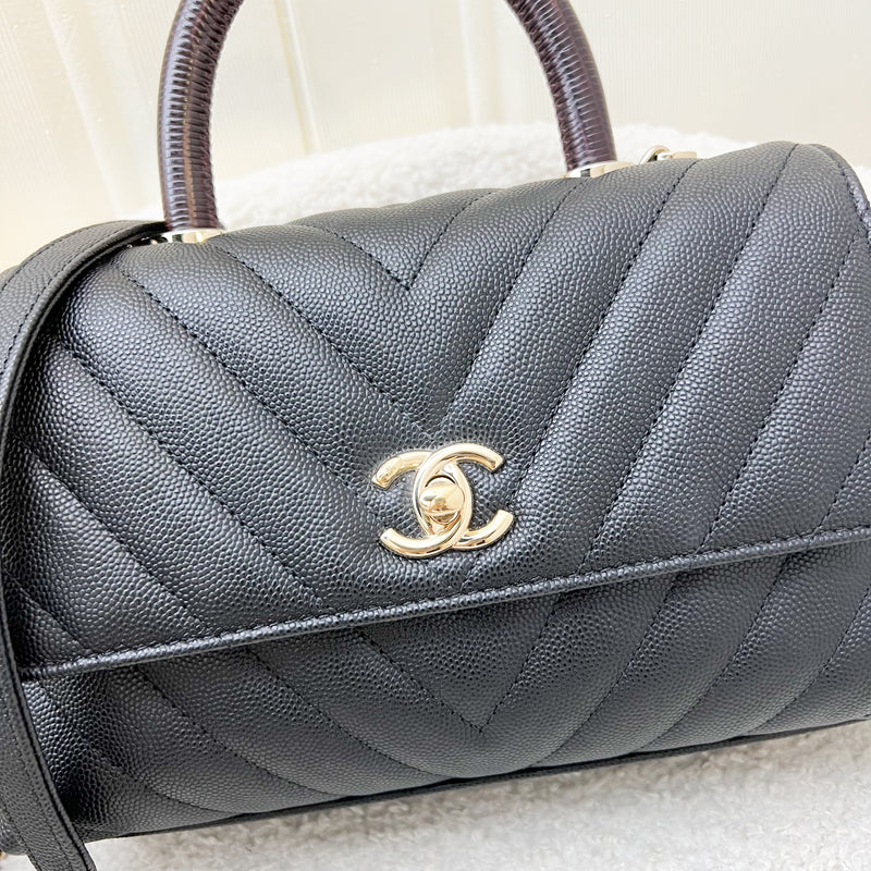 Chanel Small 24cm Coco Handle Flap with Burgundy Lizard-Embossed Calfskin Handle in Chevron Quilted Black Caviar and GHW