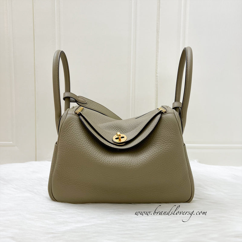 Hermes Lindy 26 in Beige Marfa Taurillon Clemence Leather and GHW