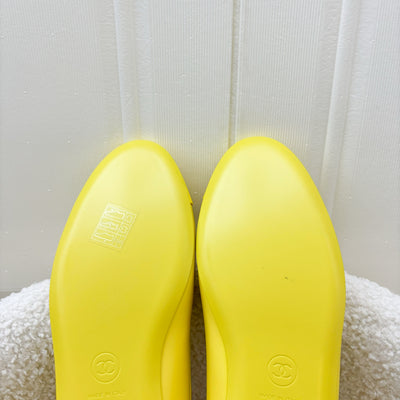 Chanel Ballerina Pumps in Yellow Lambskin and Patent Leather with Camilia Dangling Charm Sz37