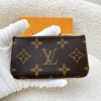 LV Key Cles Pouch in Chrismas Animation 2022 "Vivienne in Paris" Monogram Canvas GHW