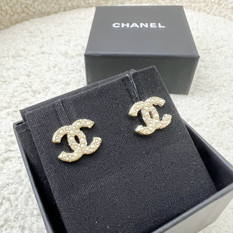 Chanel Classic Small CC Logo with Pearls Earrings in Matte LGHW