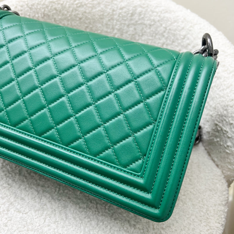 Chanel Medium 25cm Boy Flap in Green Lambskin and RGHW