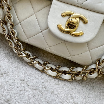 Chanel Vintage Medium Classic Flap CF in White Lambskin and 24K Plated GHW