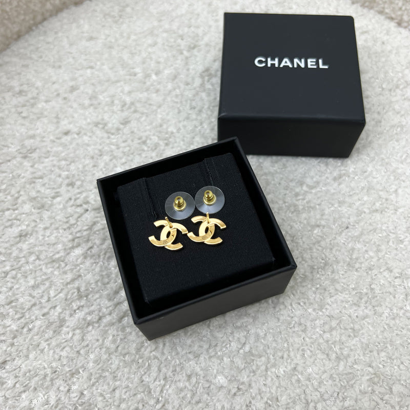 Chanel Paris Button CC Logo Earrings in Gold Tone HW