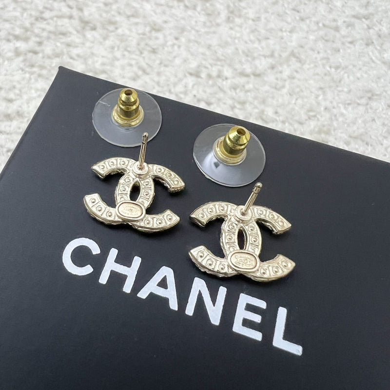 Chanel Classic Small CC Logo with Pearls Earrings in Matte LGHW