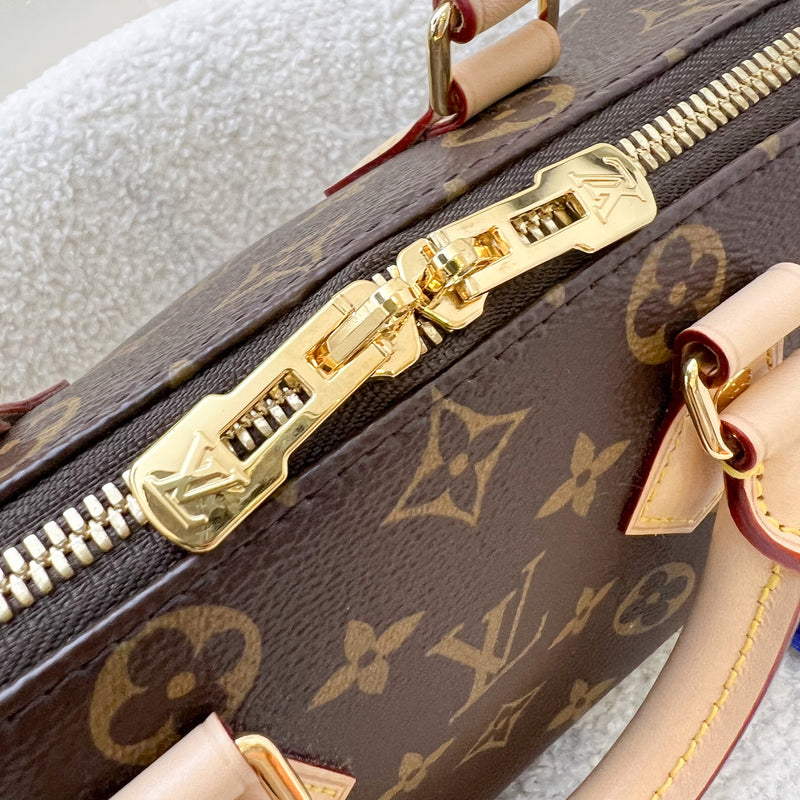 LV Speedy Bandouliere 20 in Monogram Canvas and Adjustable Beige Patterned Strap