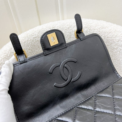 Chanel 21B Messenger Flap Bag in Black and White Tweed, Calfskin and AGHW