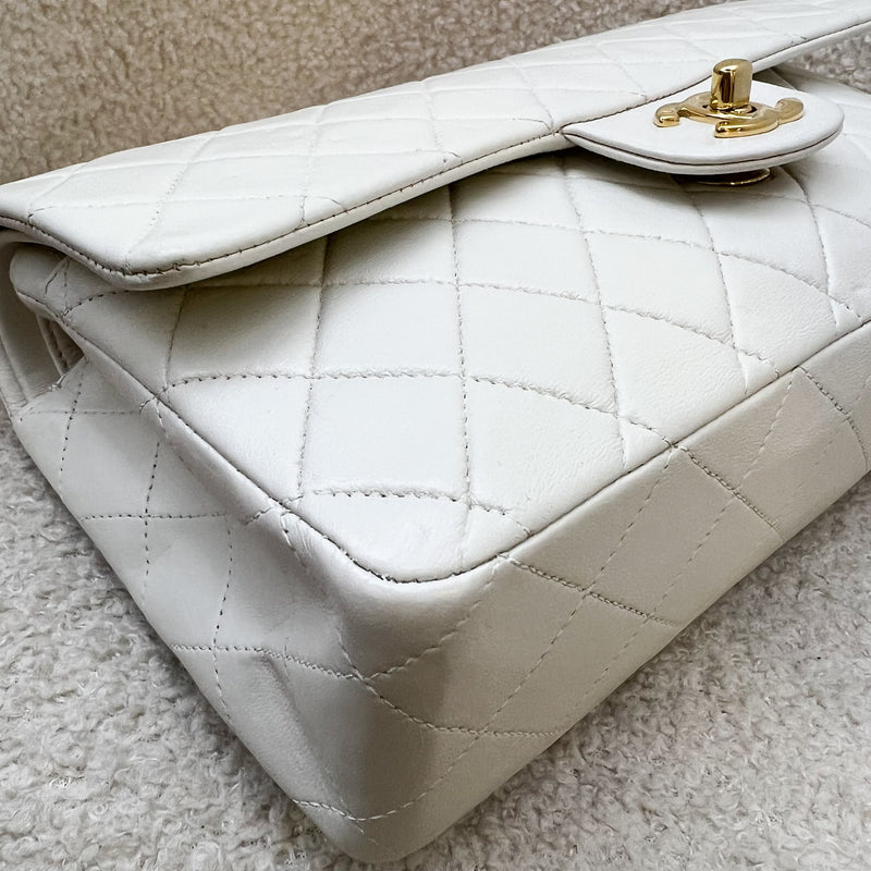 Chanel Vintage Medium Classic Flap CF in White Lambskin and 24K Plated GHW