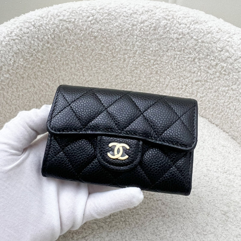 Chanel Classic Snap Card Holder in Black Caviar GHW