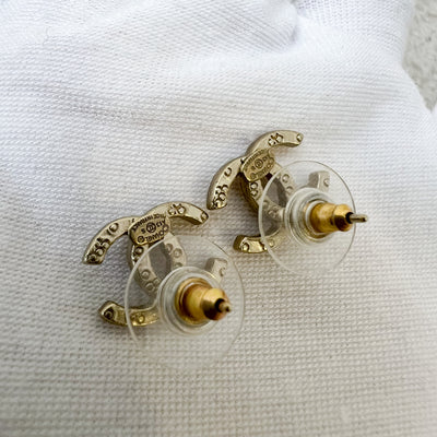 Chanel 13S Small CC Logo with Pearls Earrings in Matte LGHW