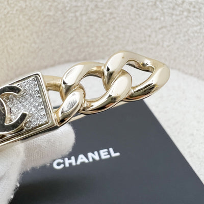 Chanel CC Logo Hair Clip with Crystals in GHW