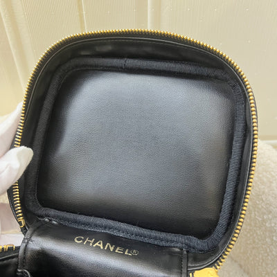 Chanel Vintage Vertical Vanity in Black Caviar and GHW