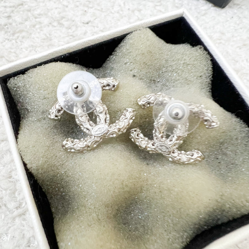 Chanel 13B Medium CC Logo Earrings in Matte SHW