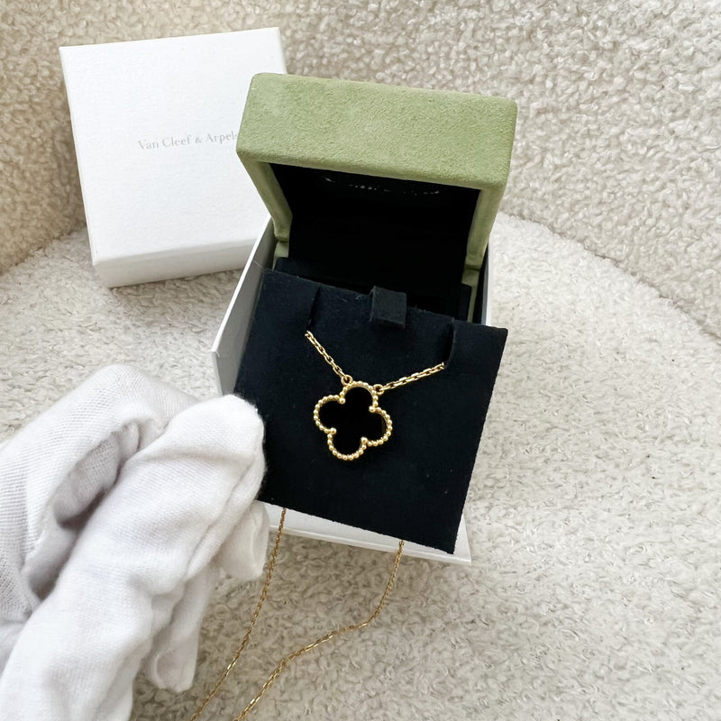 Van Cleef & Arpels VCA Vintage Alhambra Onyx Pendant Necklace in 18K Yellow Gold Gold