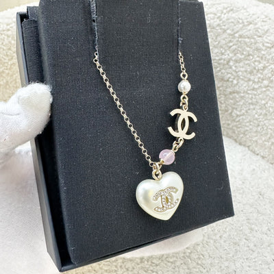 Chanel 21B Chanel Heart Necklace in GHW