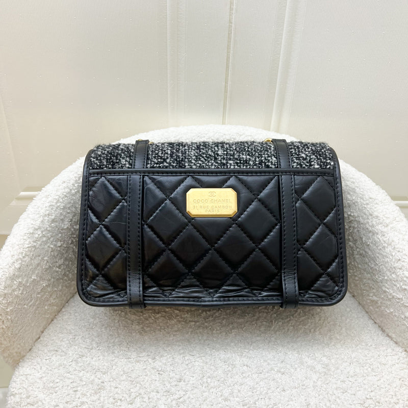 Chanel 21B Messenger Flap Bag in Black and White Tweed, Calfskin and AGHW