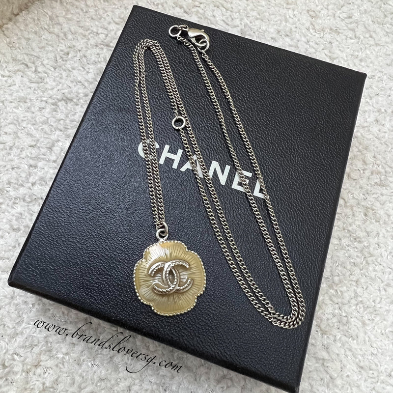 Chanel 15B Necklace with CC logo