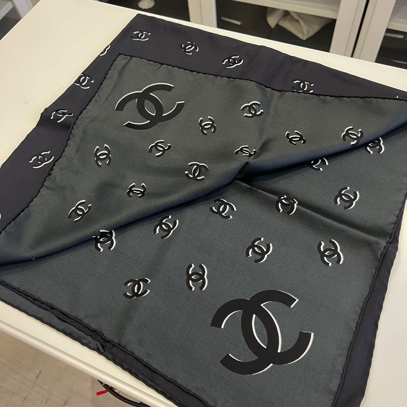 Chanel CC Logos Scarf in Black and White Silk