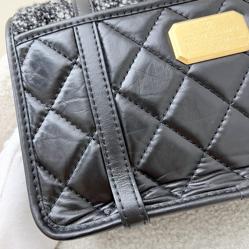 Chanel 21B Messenger Flap Bag in Black and White Tweed, Calfskin and AGHW