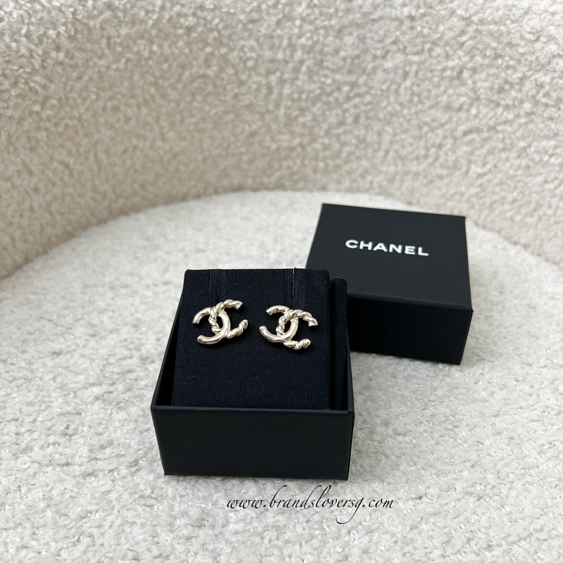 Chanel 25C CC Logo Earrings in LGHW (Model: ABE953)