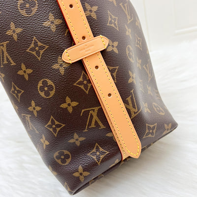 LV Carryall MM Hobo Bag in Monogram Canvas and GHW