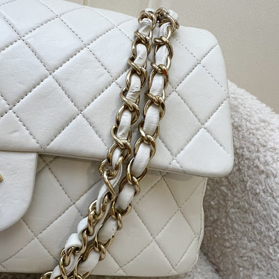 Chanel Vintage Medium Classic Flap CF in White Lambskin and 24K Plated GHW