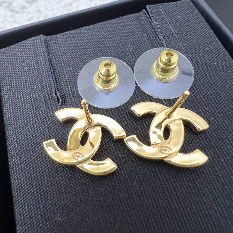 Chanel Paris Button CC Logo Earrings in Gold Tone HW