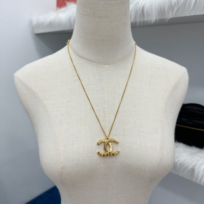 Chanel 20A Paris Button CC Logo Pendant Necklace in GHW