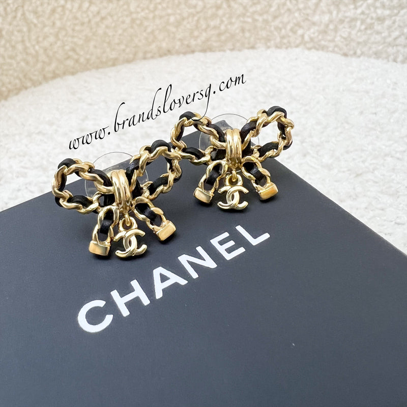 Chanel 22A Ribbon Earrings in GHW