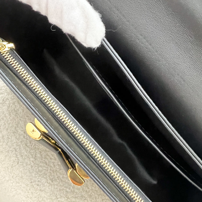 LV Twist MM Shoulder Bag in Black Epi Leather and GHW