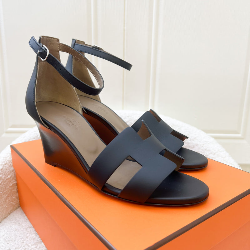 Hermes Legend Sandals in Noir Sz 37